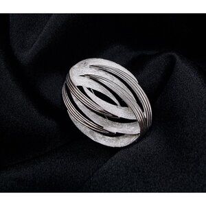 Vintage Trifari 1960s Silver-Tone Oval Swirl Brooch Pin Jewelry
